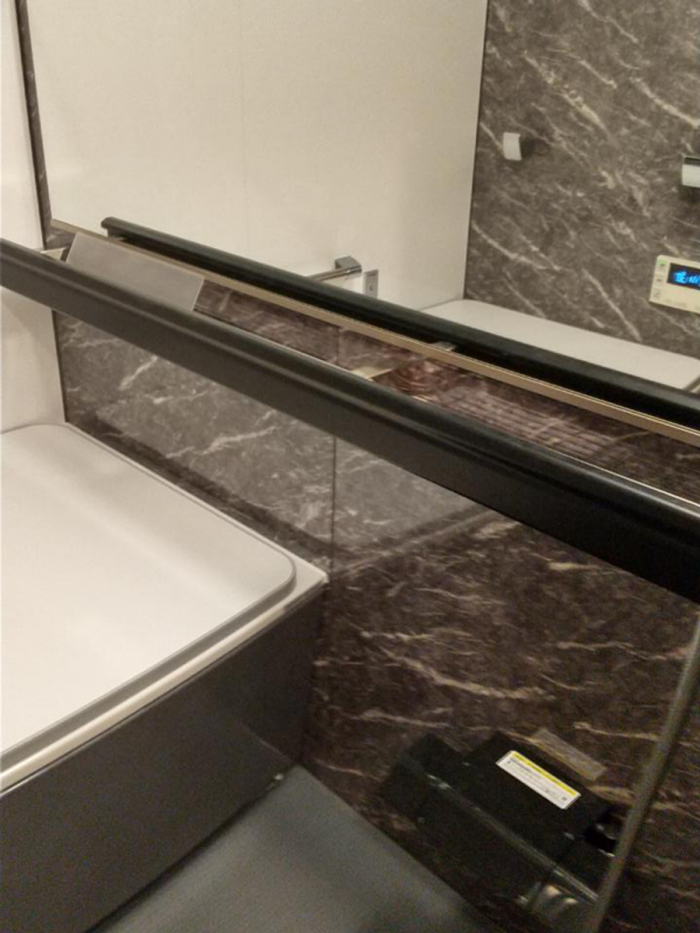 “手すり+収納”で浴室すっきり♪あたたかさも保てるバスルーム 目黒区S様邸 “手すり+収納”で浴室すっきり♪あたたかさも保てるバスルーム 目黒区S様邸